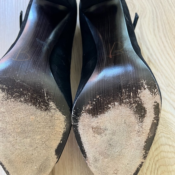 Stuart Weitzman Size 8.5 black suede and copper toe heels. - Picture 7 of 7